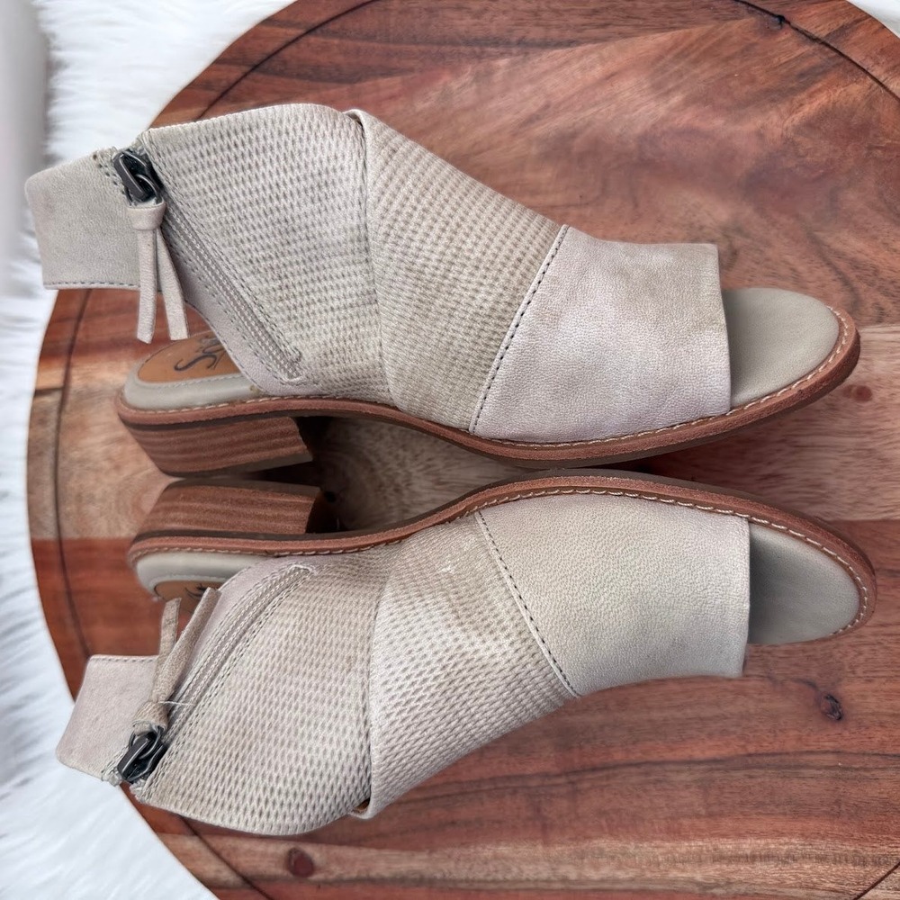 Sofft Women's Beige‎ Leather Perforated Peep Toe Ankle Boots Size 6.5M - Picture 8 of 11